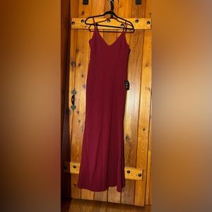 ✨Lulu’s Burgundy Maxi Gown✨